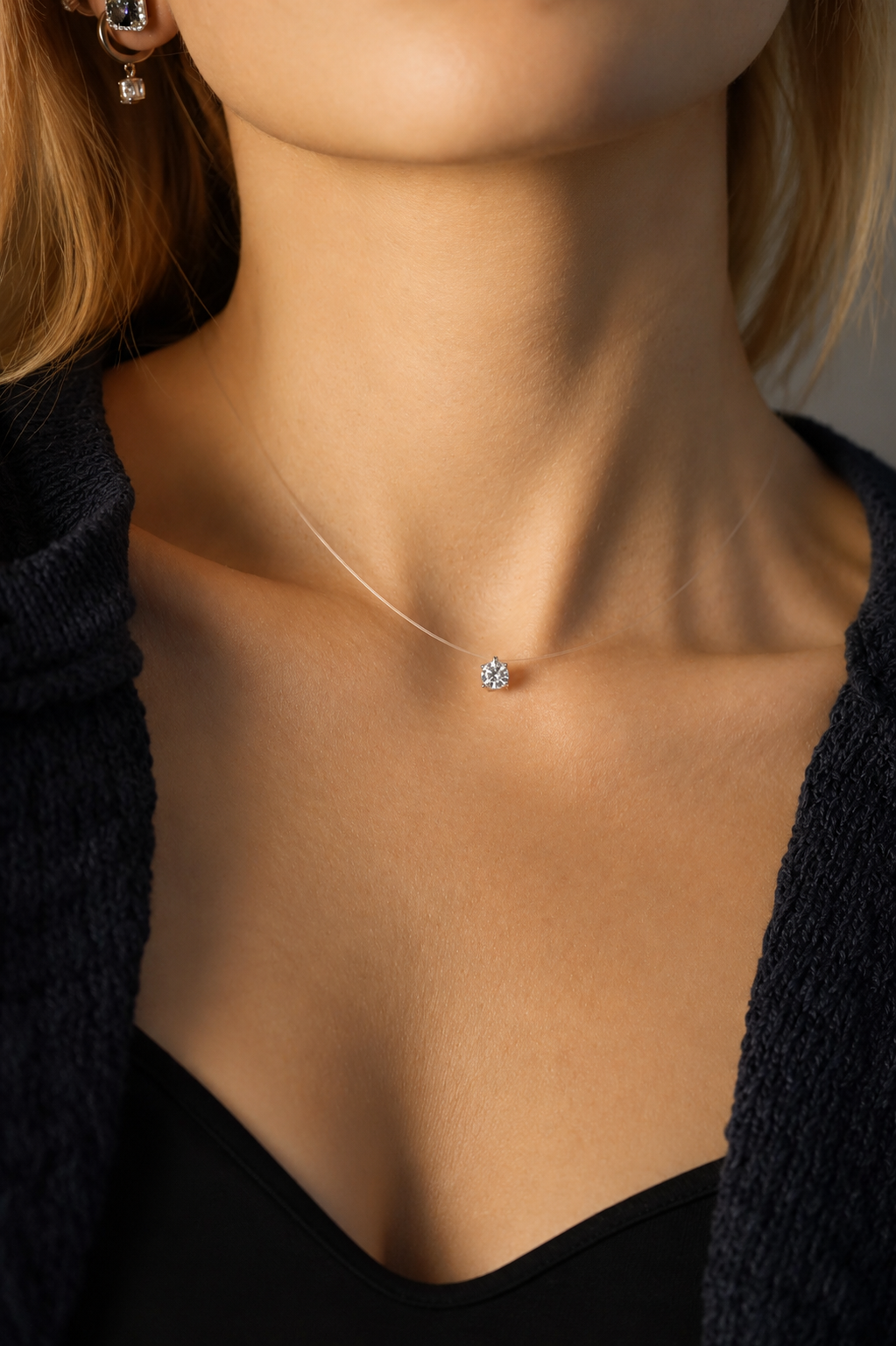 Colar Majesty Ponto de Luz 5mm Moissanite — Nylon Invisível (0,5 ct)