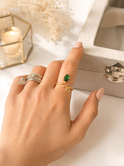 Anel Serpente Esmeralda — Ouro Vermeil 18k